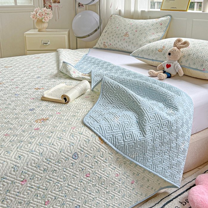 91家纺网 家纺一手货源 找家纺 羽爱家纺 2025新款A类双面印花全棉水洗床盖套件-三件套 兔子乐园