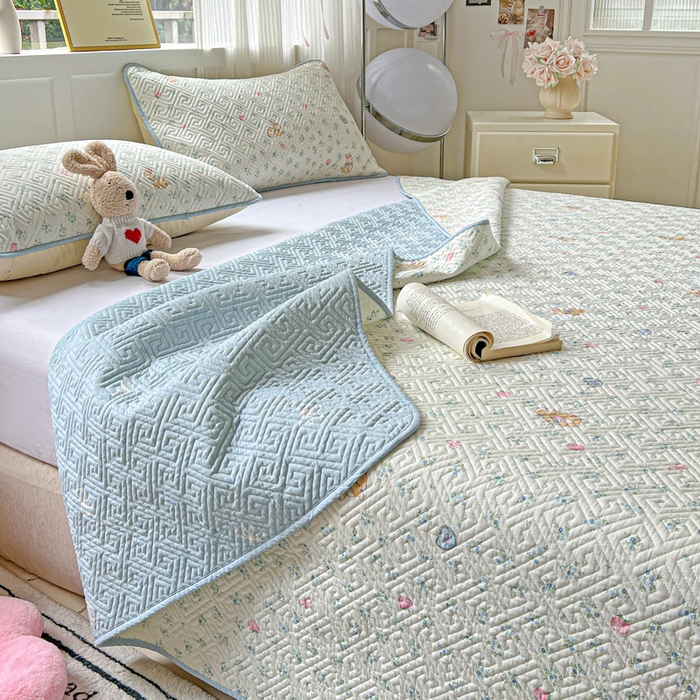 91家纺网 家纺一手货源 找家纺 羽爱家纺 2025新款A类双面印花全棉水洗床盖套件-三件套 兔子乐园