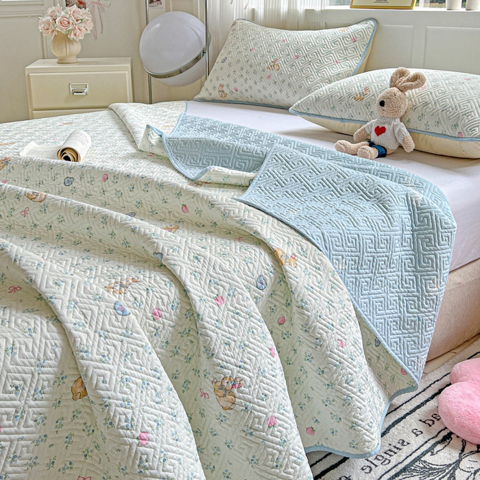 91家纺网 家纺一手货源 找家纺 羽爱家纺 2025新款A类双面印花全棉水洗床盖套件-三件套 兔子乐园