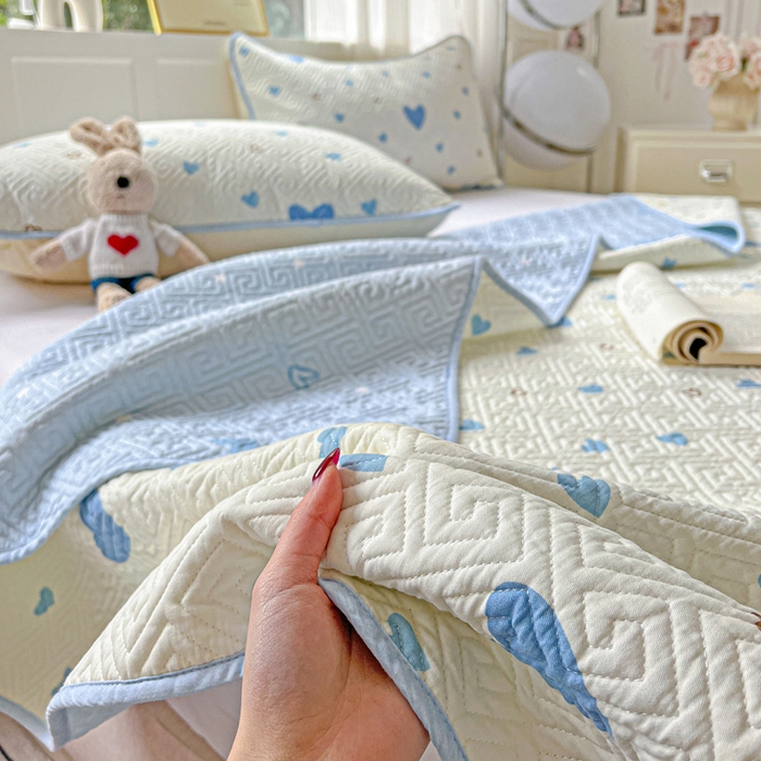 91家纺网 家纺一手货源 找家纺 羽爱家纺 2025新款A类双面印花全棉水洗床盖套件-三件套 心相印