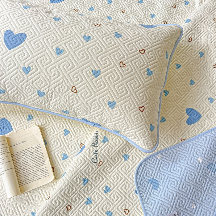 91家纺网 家纺一手货源 找家纺 羽爱家纺 2025新款A类双面印花全棉水洗床盖套件-三件套 心相印