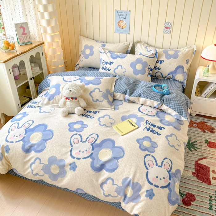 91家纺网 家纺一手货源 找家纺 曼之夏 2025新款原棉加厚磨毛印花四件套 布鲁兔