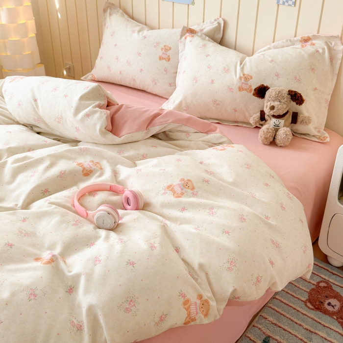 91家纺网 家纺一手货源 找家纺 曼之夏 2025新款原棉加厚磨毛印花四件套 甜心小熊