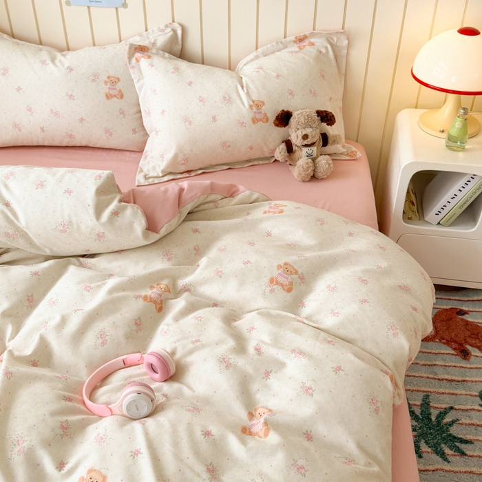 91家纺网 家纺一手货源 找家纺 曼之夏 2025新款原棉加厚磨毛印花四件套 甜心小熊