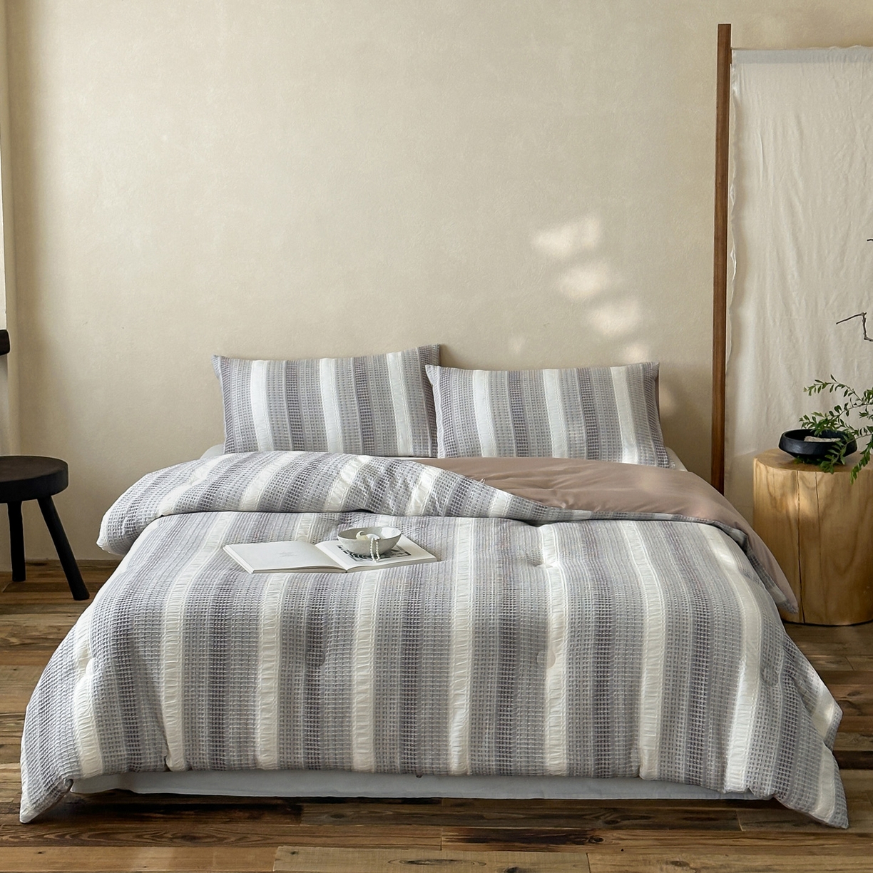 91家纺网 家纺一手货源 找家纺 （总）一加一 2025新款全棉色织简约风艾阳绒抗菌被芯