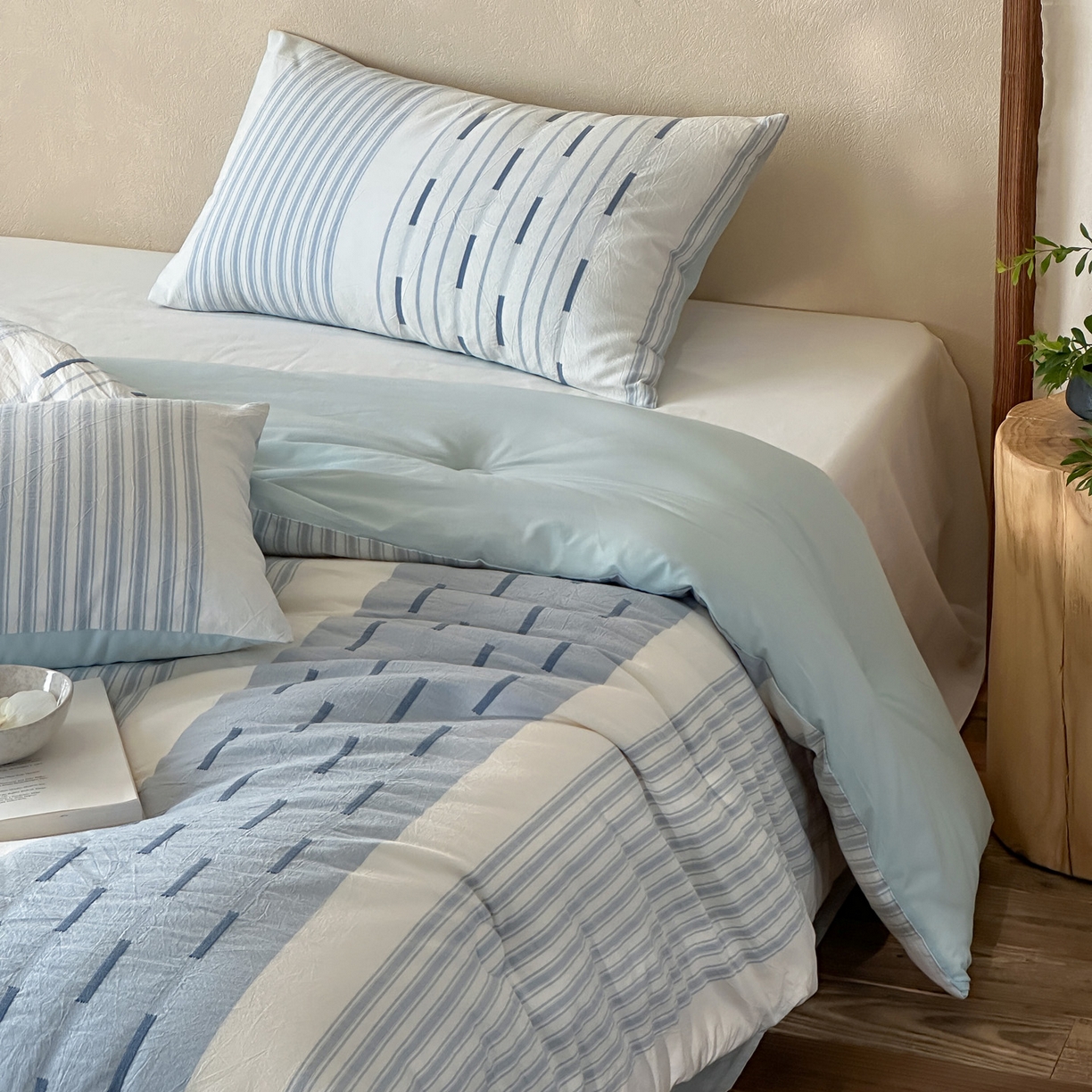 91家纺网 家纺一手货源 找家纺 一加一 2025新款全棉色织简约风艾阳绒抗菌被芯 浅兰韵律