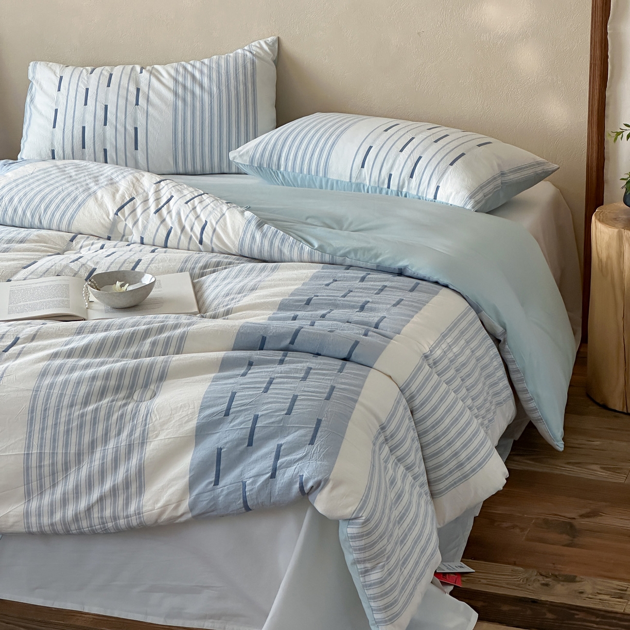 91家纺网 家纺一手货源 找家纺 一加一 2025新款全棉色织简约风艾阳绒抗菌被芯 浅兰韵律