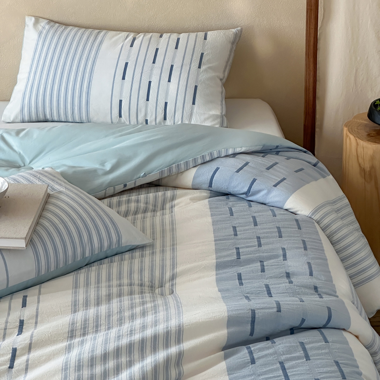 91家纺网 家纺一手货源 找家纺 一加一 2025新款全棉色织简约风艾阳绒抗菌被芯 浅兰韵律