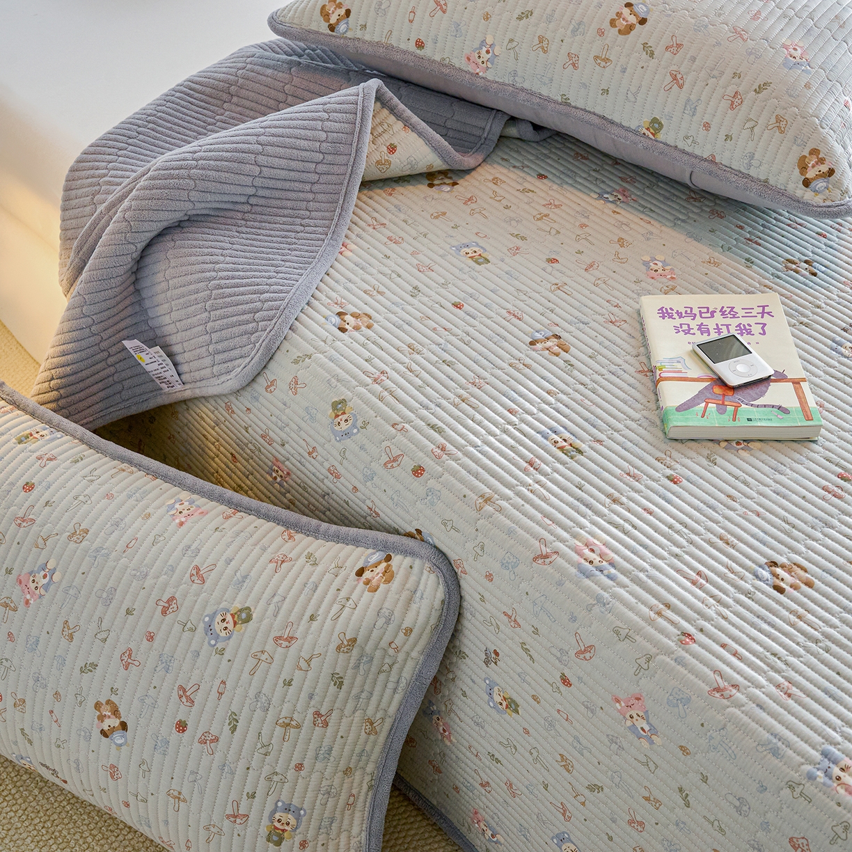 91家纺网 家纺一手货源 找家纺 X猫先生 2025新品棉加绒床盖一面全棉一面牛奶绒床盖炕盖加厚床单床垫四季款 蘑菇小镇（A棉B绒）