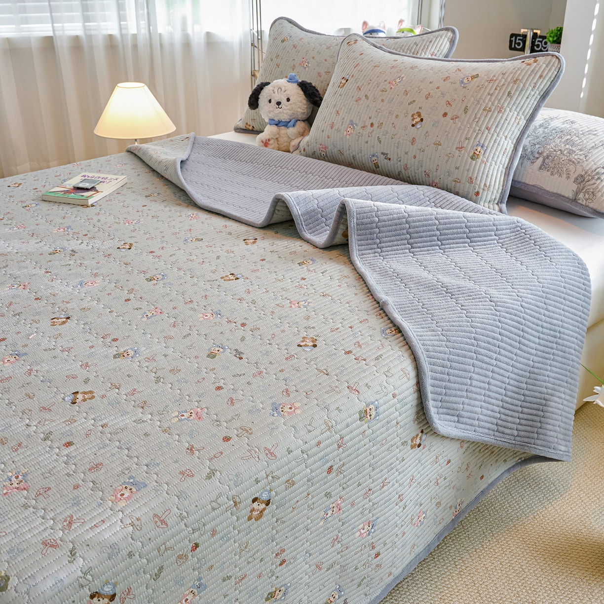 91家纺网 家纺一手货源 找家纺 X猫先生 2025新品棉加绒床盖一面全棉一面牛奶绒床盖炕盖加厚床单床垫四季款 蘑菇小镇（A棉B绒）