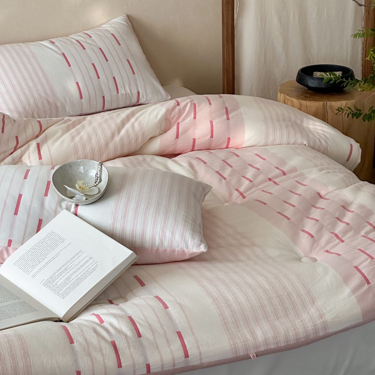 91家纺网 家纺一手货源 找家纺 一加一 2025新款全棉色织简约风艾阳绒抗菌被芯 桃之夭天