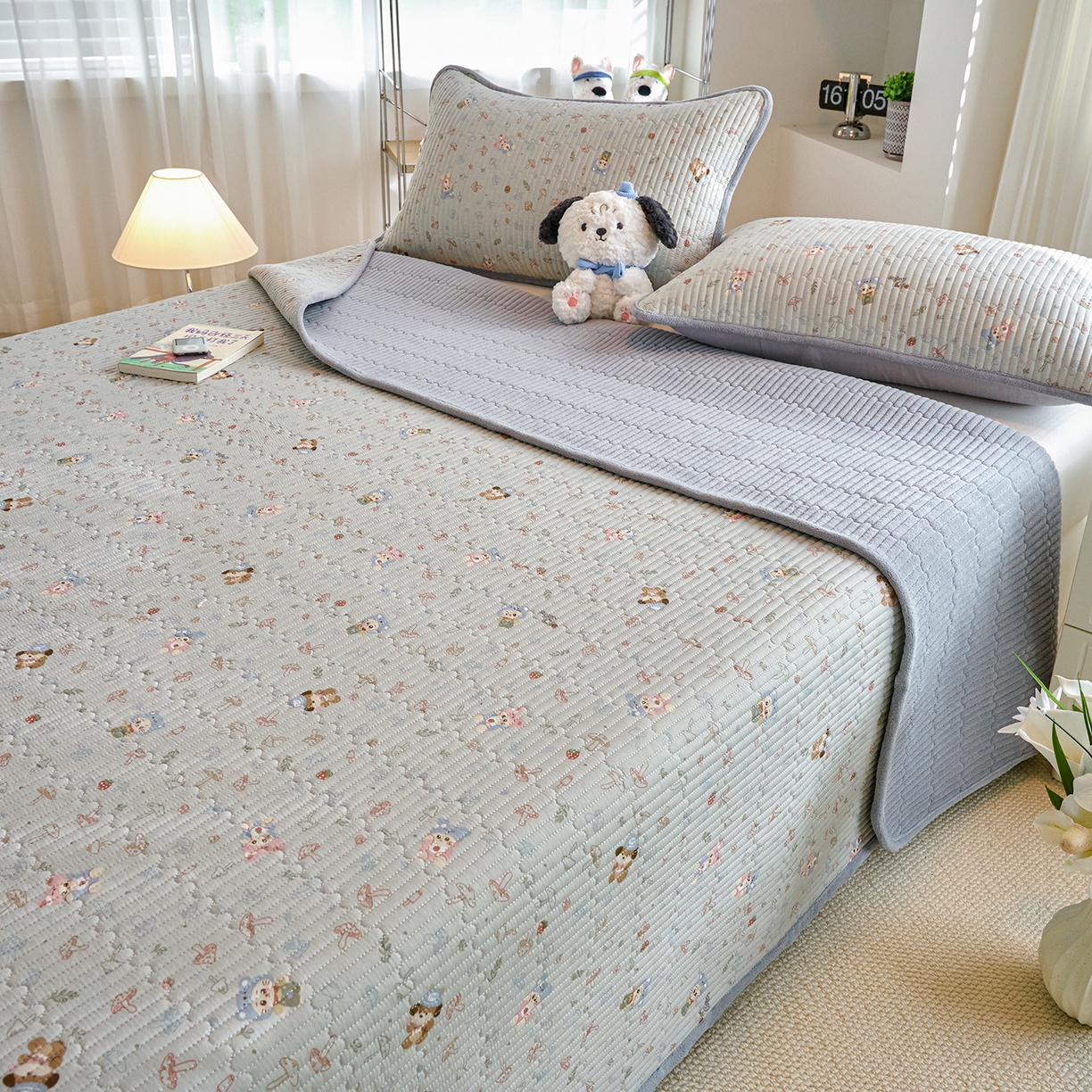 91家纺网 家纺一手货源 找家纺 X猫先生 2025新品棉加绒床盖一面全棉一面牛奶绒床盖炕盖加厚床单床垫四季款 蘑菇小镇（A棉B绒）