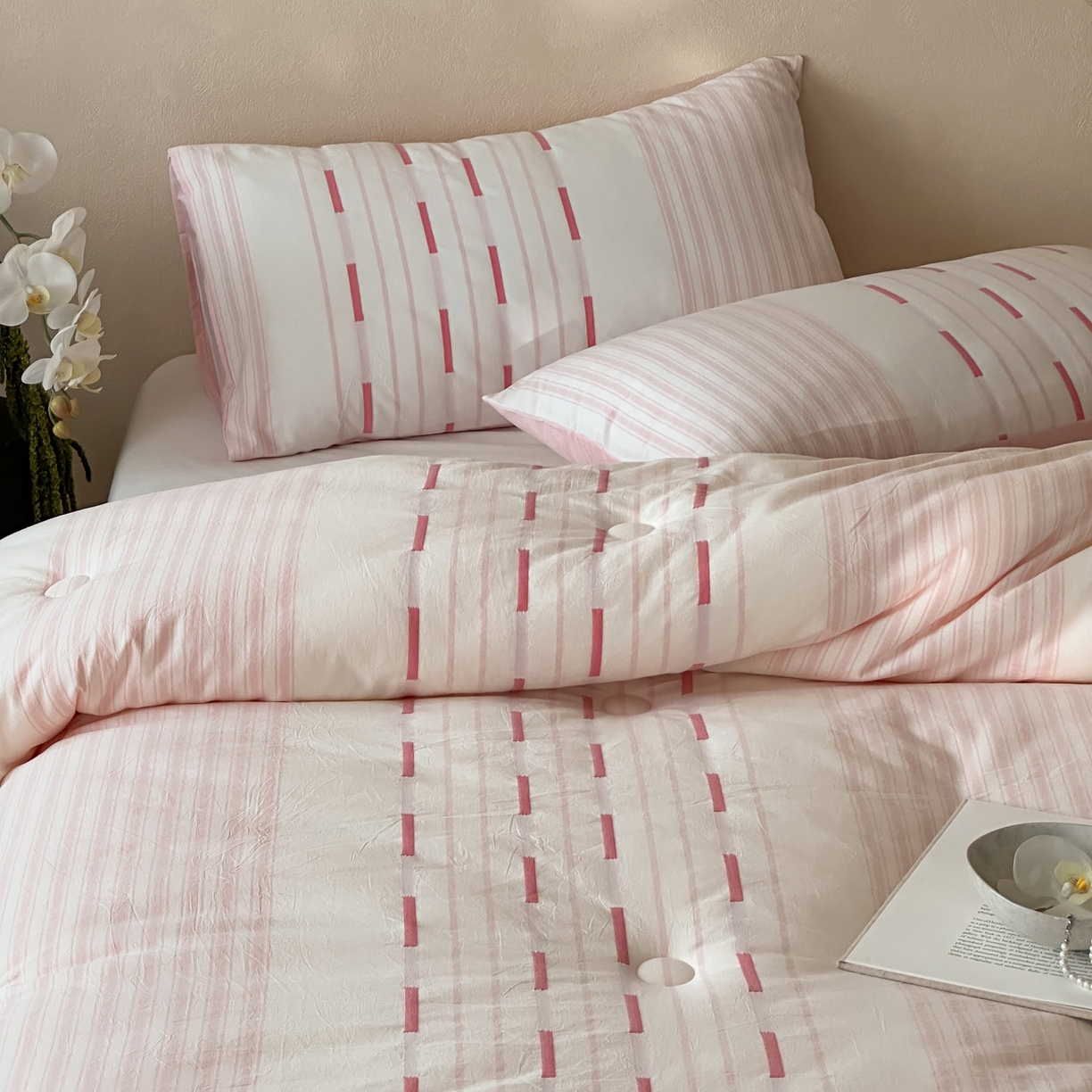 91家纺网 家纺一手货源 找家纺 一加一 2025新款全棉色织简约风艾阳绒抗菌被芯 桃之夭天