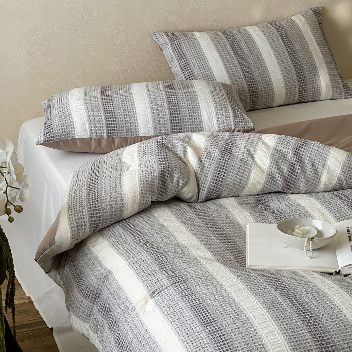 91家纺网 家纺一手货源 找家纺 一加一 2025新款全棉色织简约风艾阳绒抗菌被芯 悠然时光