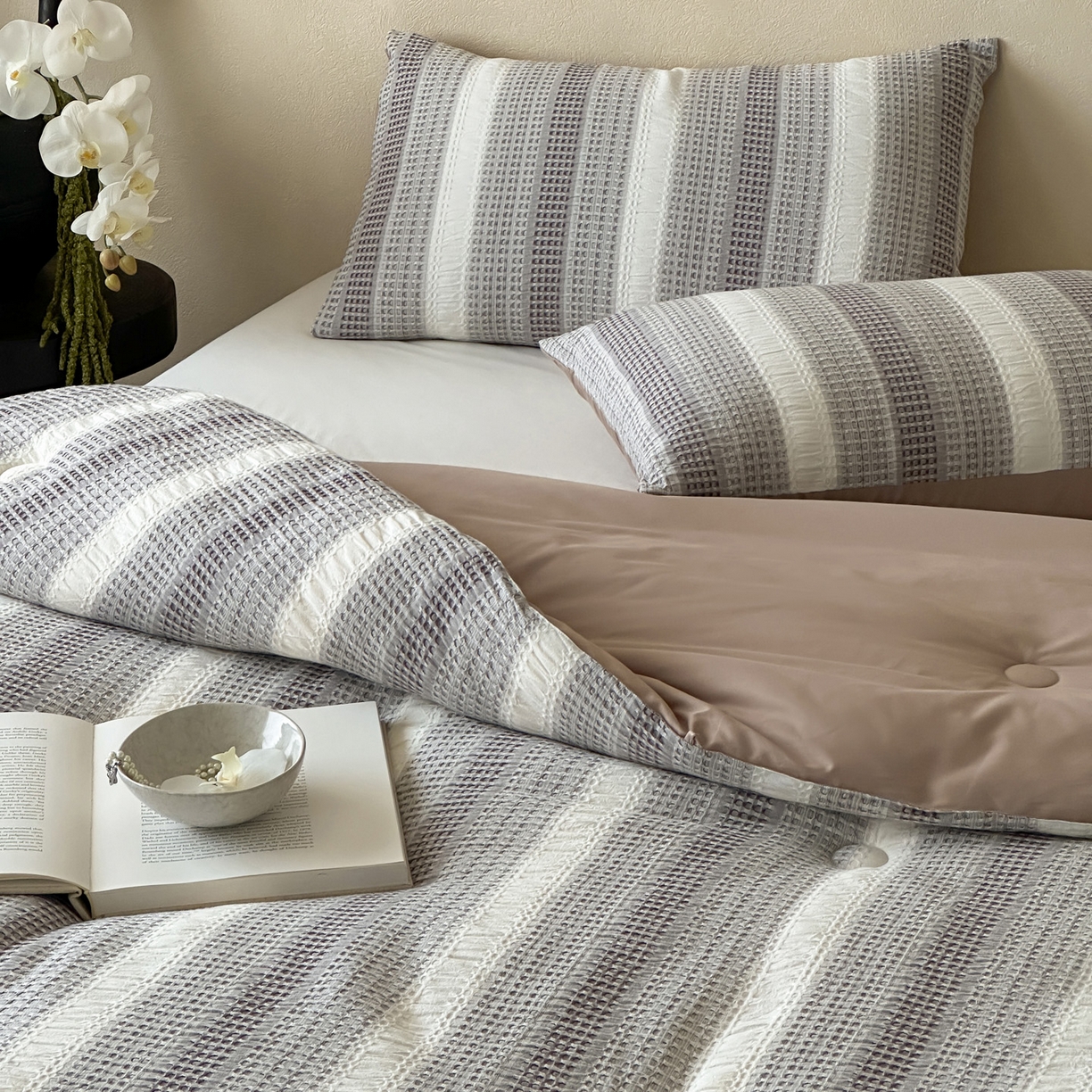 91家纺网 家纺一手货源 找家纺 一加一 2025新款全棉色织简约风艾阳绒抗菌被芯 悠然时光