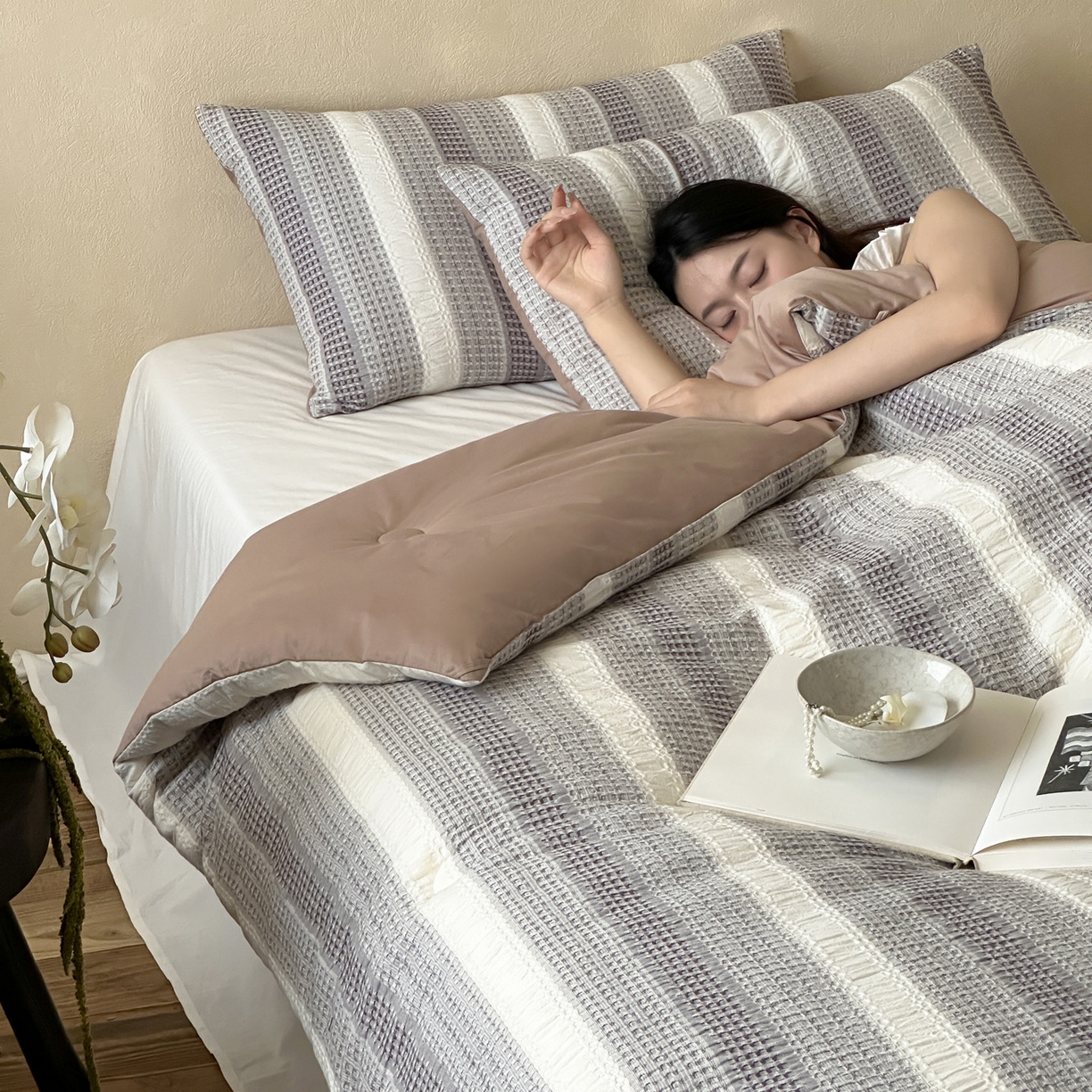 91家纺网 家纺一手货源 找家纺 一加一 2025新款全棉色织简约风艾阳绒抗菌被芯 悠然时光