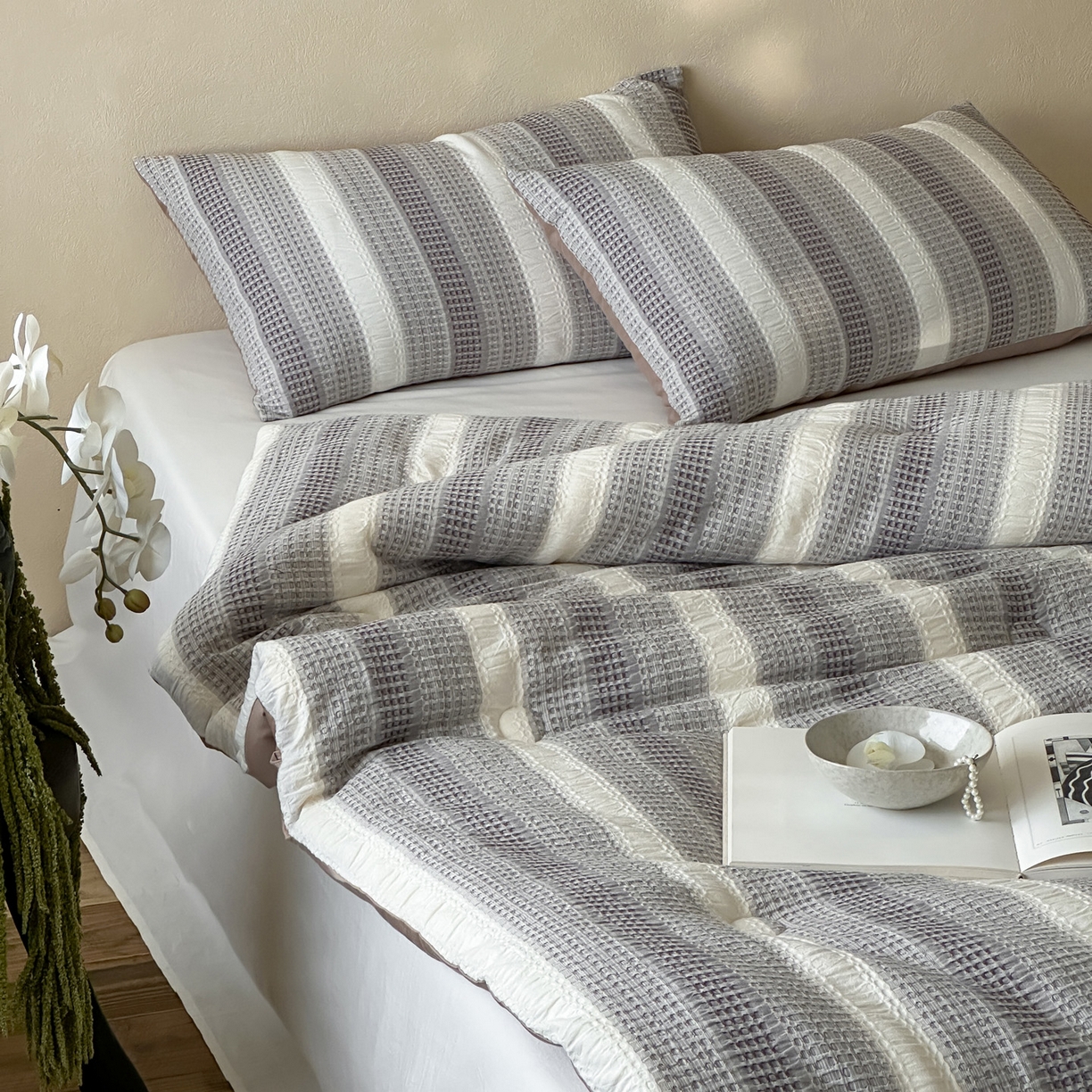 91家纺网 家纺一手货源 找家纺 一加一 2025新款全棉色织简约风艾阳绒抗菌被芯 悠然时光