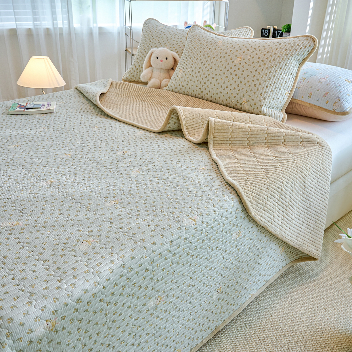 91家纺网 家纺一手货源 找家纺 X猫先生 2025新品棉加绒床盖一面全棉一面牛奶绒床盖炕盖加厚床单床垫四季款 春游兔兔（A棉B绒）