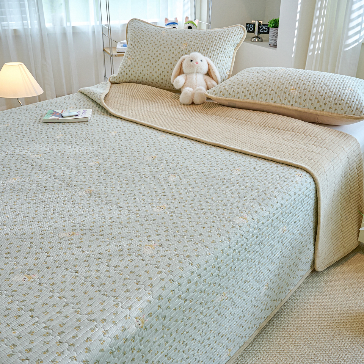 91家纺网 家纺一手货源 找家纺 X猫先生 2025新品棉加绒床盖一面全棉一面牛奶绒床盖炕盖加厚床单床垫四季款 春游兔兔（A棉B绒）