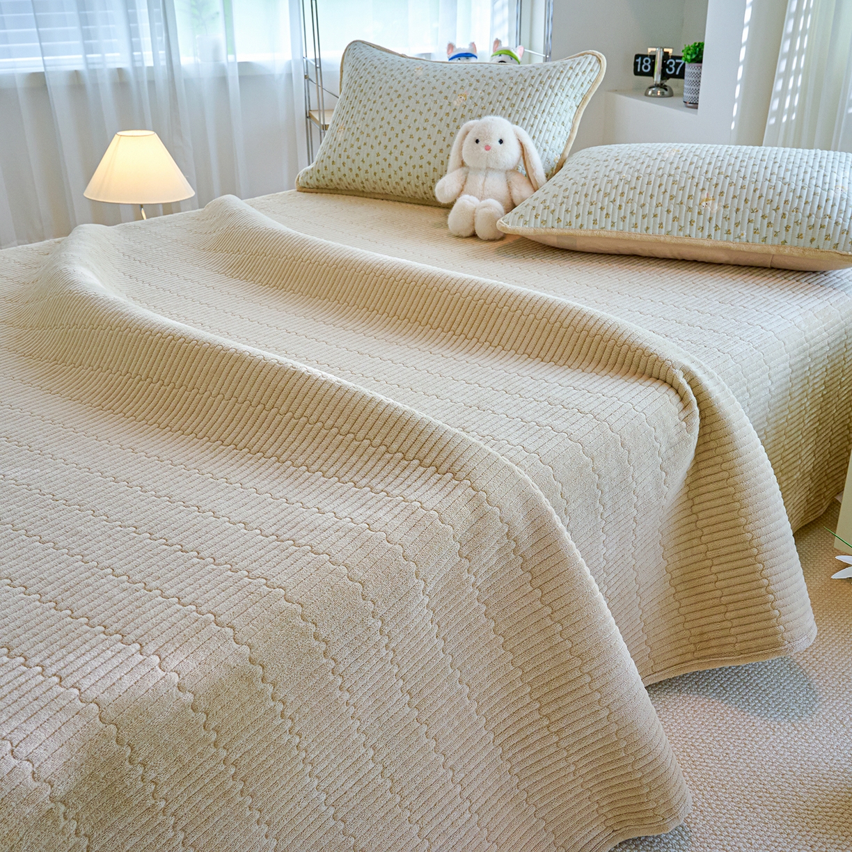 91家纺网 家纺一手货源 找家纺 X猫先生 2025新品棉加绒床盖一面全棉一面牛奶绒床盖炕盖加厚床单床垫四季款 春游兔兔（A棉B绒）