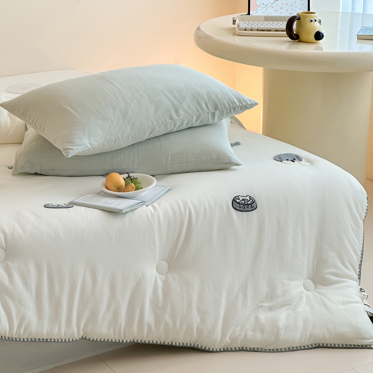 91家纺网 家纺一手货源 找家纺 一加一 2025新款全棉双层皱皱纱毛巾绣抗菌大豆被芯 快乐狗