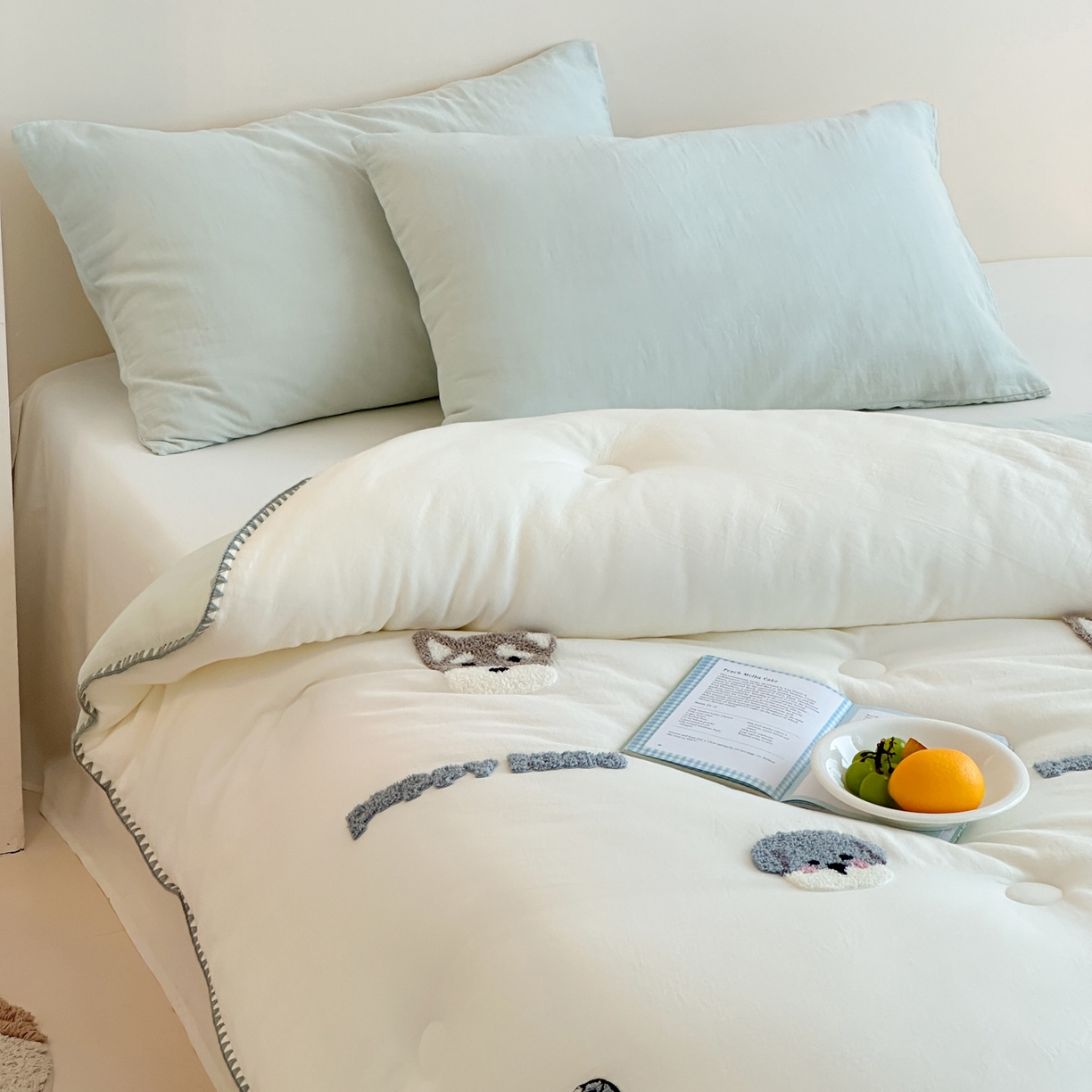 91家纺网 家纺一手货源 找家纺 一加一 2025新款全棉双层皱皱纱毛巾绣抗菌大豆被芯 快乐狗