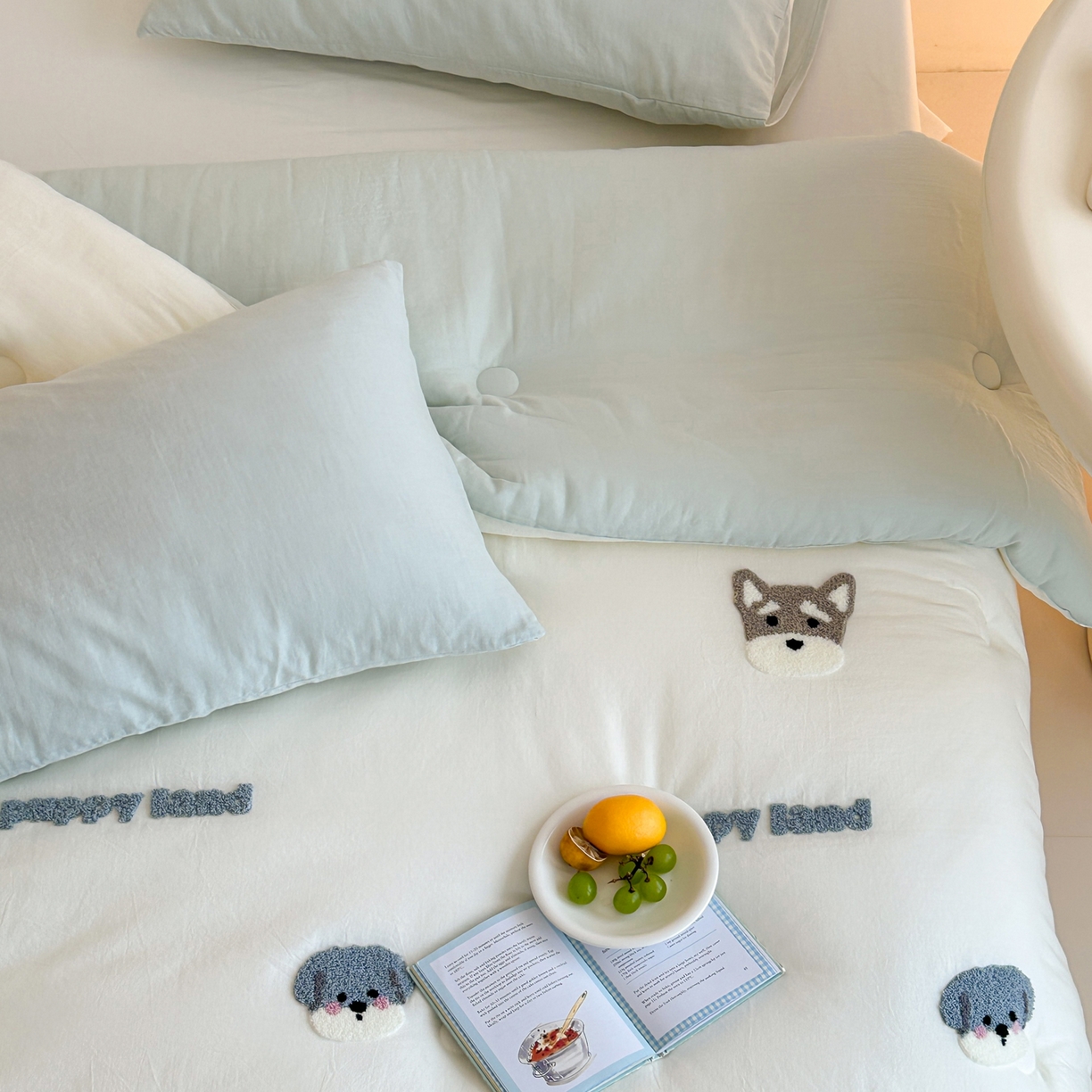 91家纺网 家纺一手货源 找家纺 一加一 2025新款全棉双层皱皱纱毛巾绣抗菌大豆被芯 快乐狗