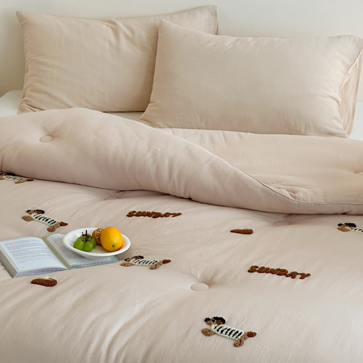 91家纺网 家纺一手货源 找家纺 一加一 2025新款全棉双层皱皱纱毛巾绣抗菌大豆被芯 腊肠狗