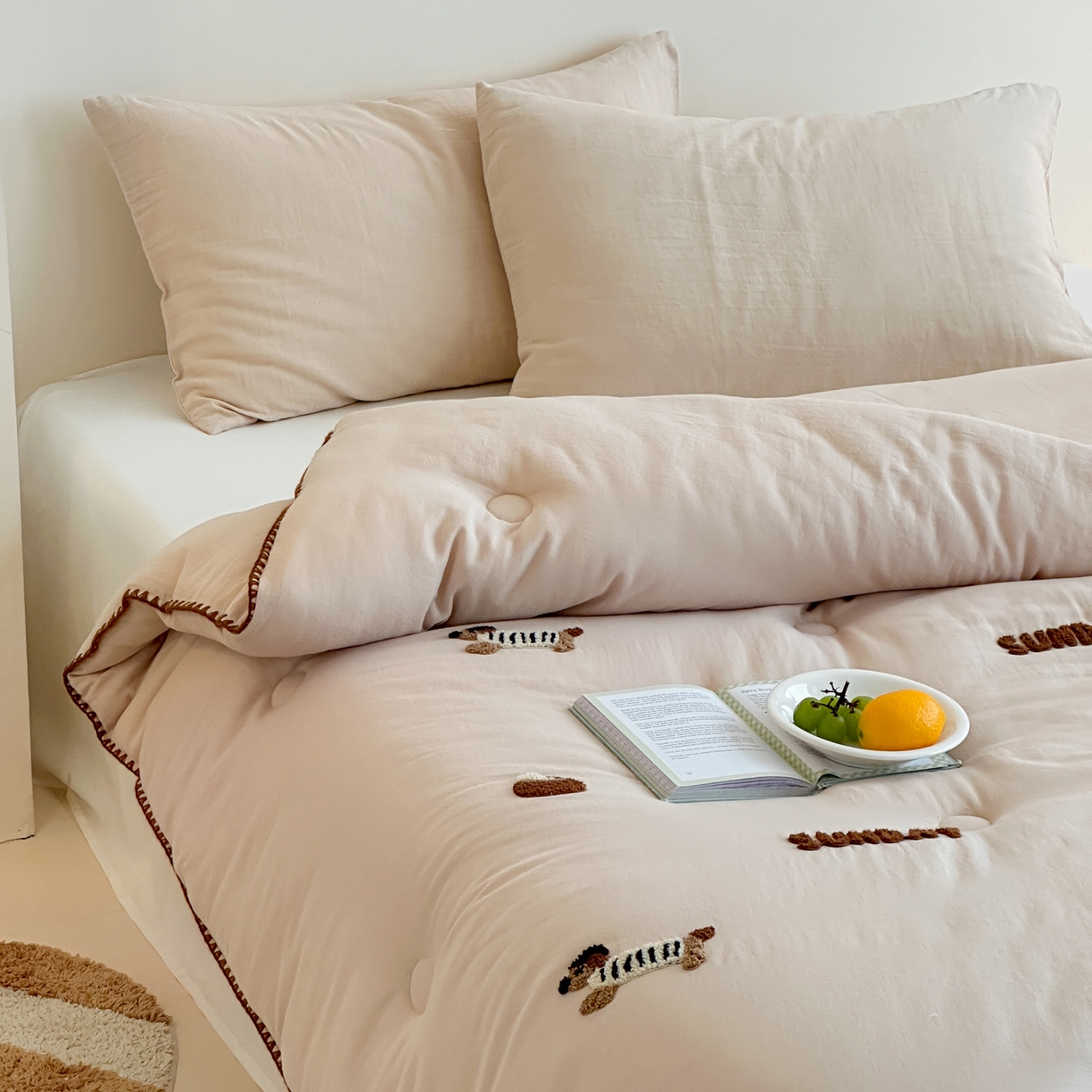 91家纺网 家纺一手货源 找家纺 一加一 2025新款全棉双层皱皱纱毛巾绣抗菌大豆被芯 腊肠狗