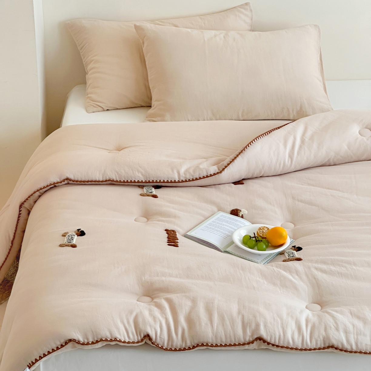 91家纺网 家纺一手货源 找家纺 一加一 2025新款全棉双层皱皱纱毛巾绣抗菌大豆被芯 腊肠狗