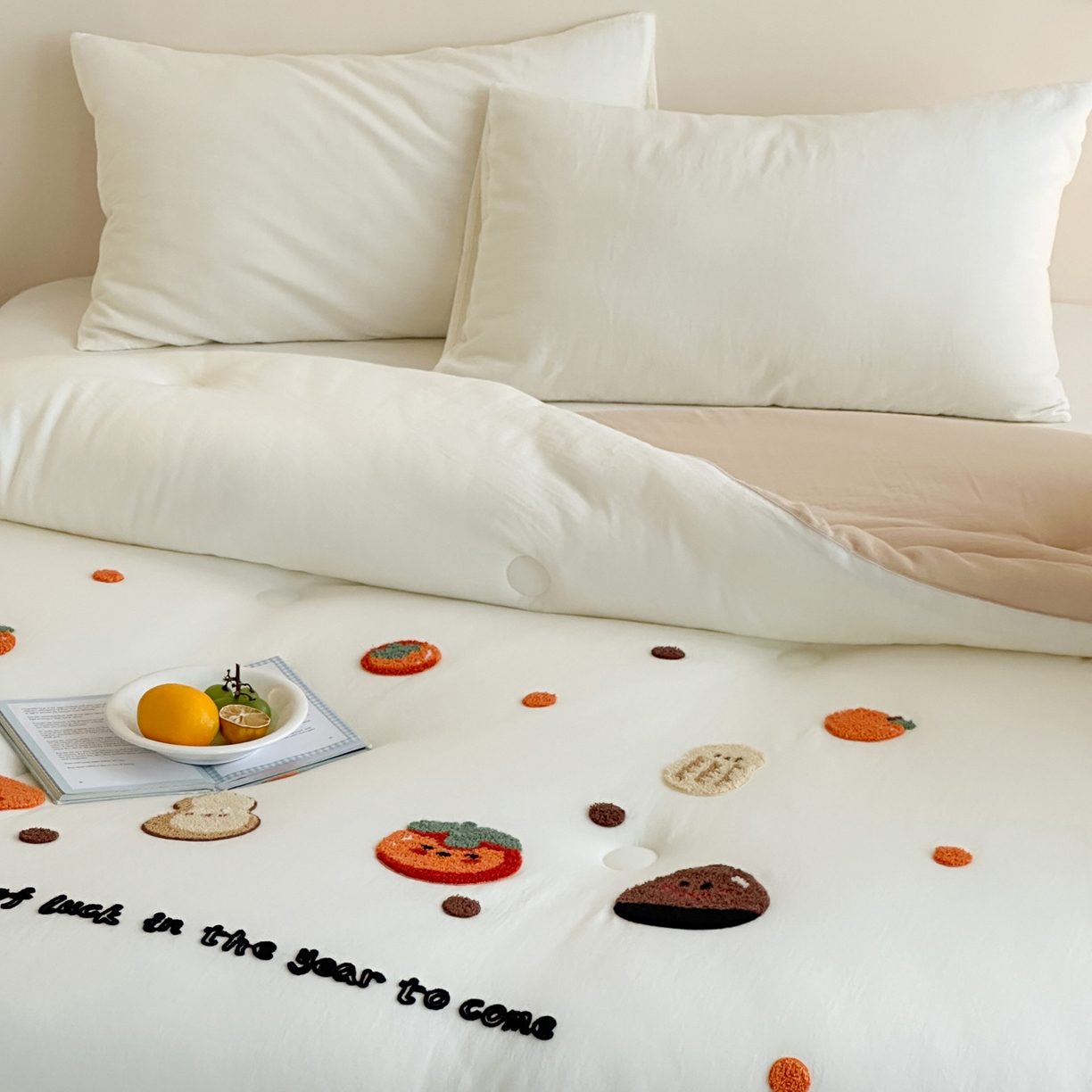 91家纺网 家纺一手货源 找家纺 一加一 2025新款全棉双层皱皱纱毛巾绣抗菌大豆被芯 甜甜小丸子