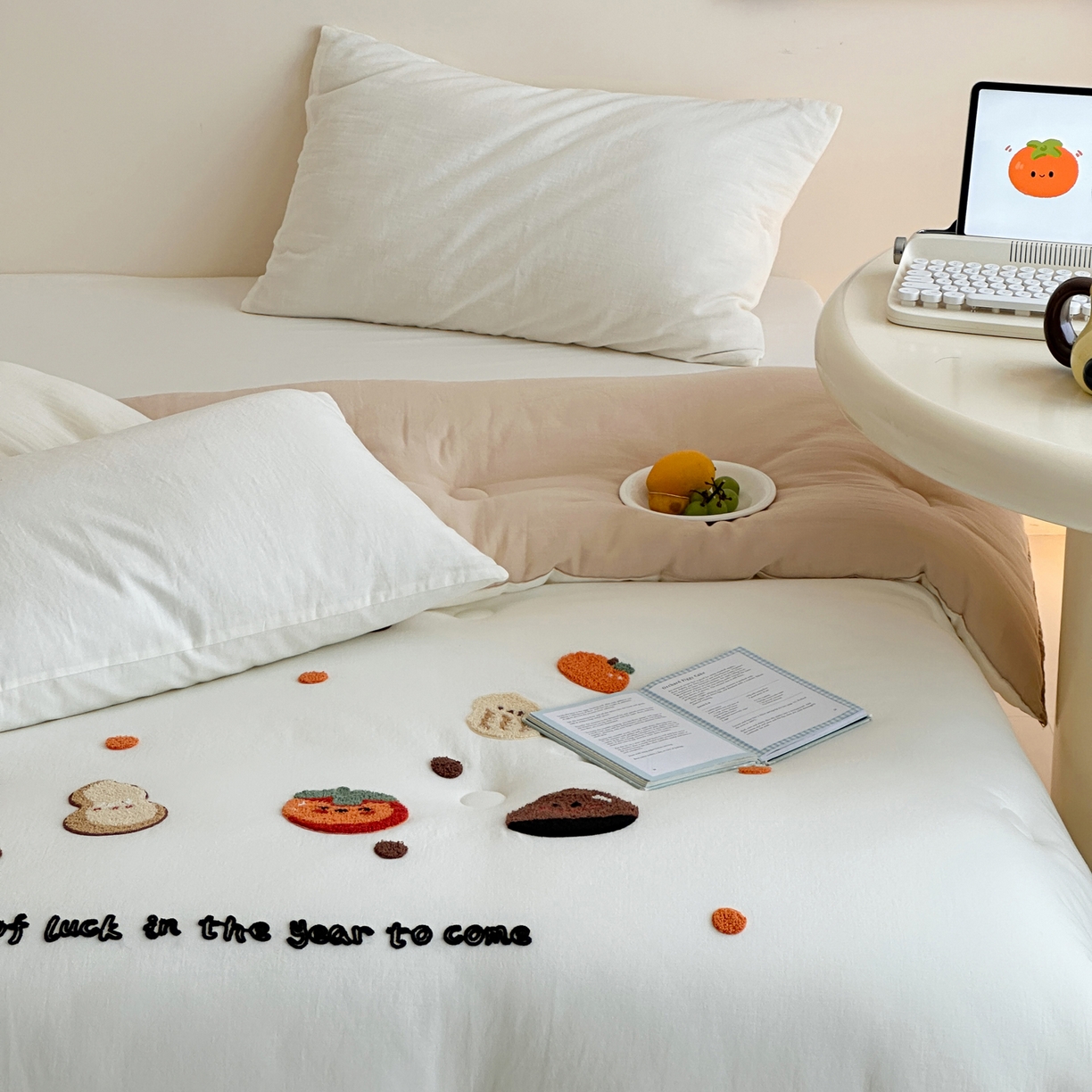 91家纺网 家纺一手货源 找家纺 一加一 2025新款全棉双层皱皱纱毛巾绣抗菌大豆被芯 甜甜小丸子