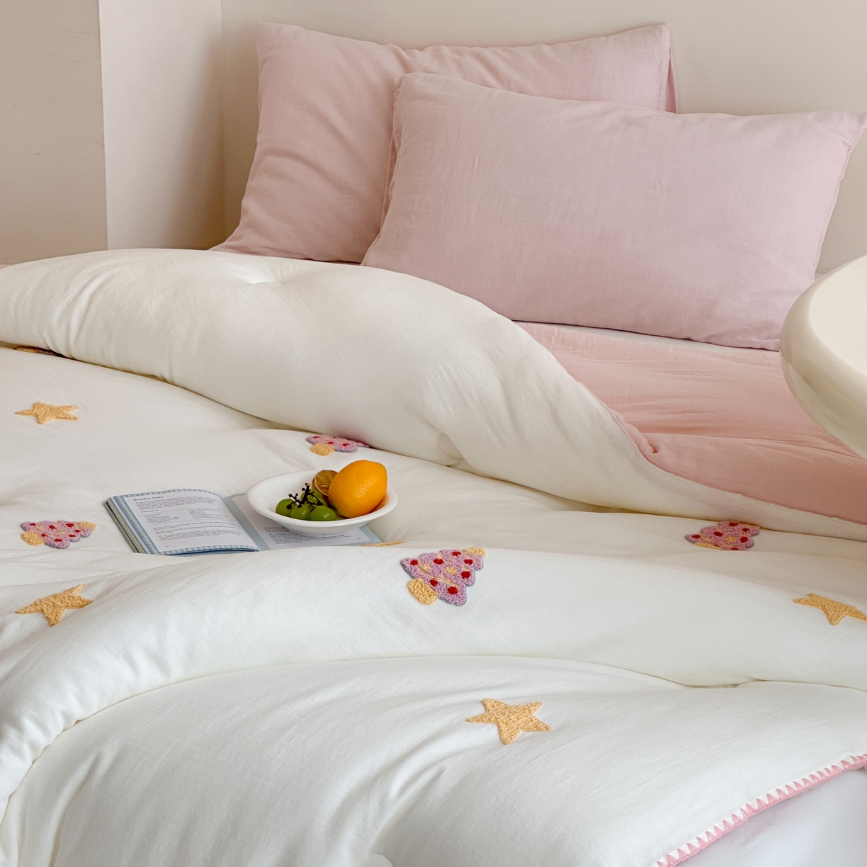 91家纺网 家纺一手货源 找家纺 一加一 2025新款全棉双层皱皱纱毛巾绣抗菌大豆被芯 星愿树