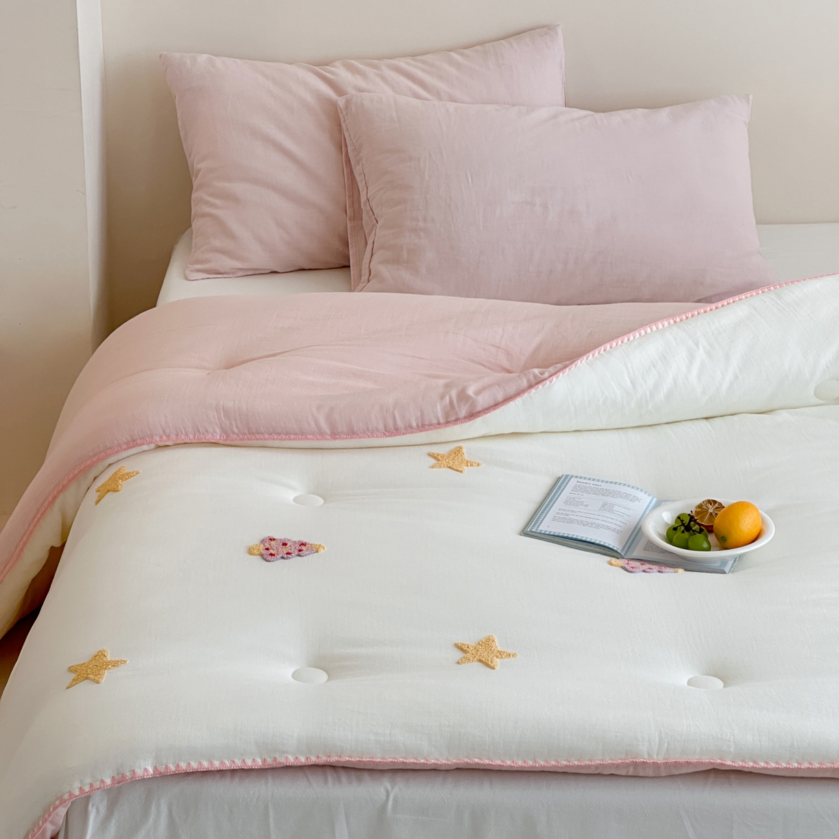 91家纺网 家纺一手货源 找家纺 一加一 2025新款全棉双层皱皱纱毛巾绣抗菌大豆被芯 星愿树