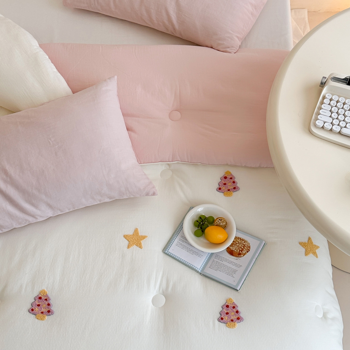 91家纺网 家纺一手货源 找家纺 一加一 2025新款全棉双层皱皱纱毛巾绣抗菌大豆被芯 星愿树