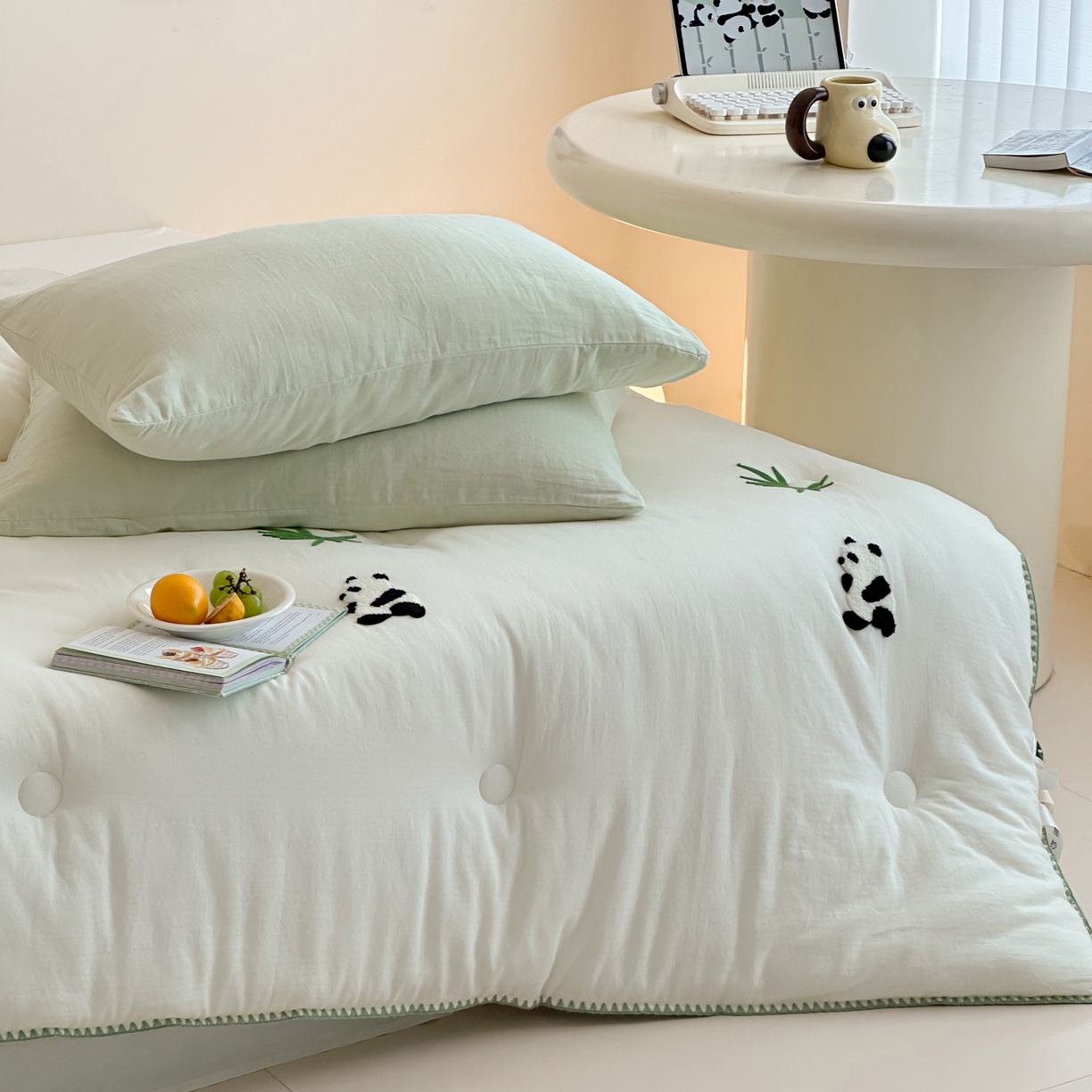 91家纺网 家纺一手货源 找家纺 一加一 2025新款全棉双层皱皱纱毛巾绣抗菌大豆被芯 熊猫派对