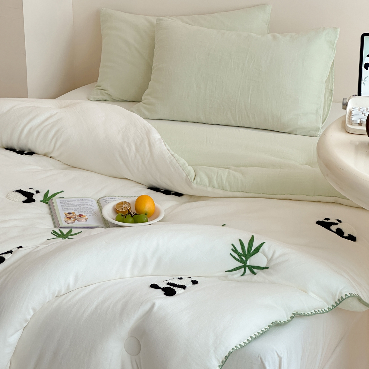 91家纺网 家纺一手货源 找家纺 一加一 2025新款全棉双层皱皱纱毛巾绣抗菌大豆被芯 熊猫派对