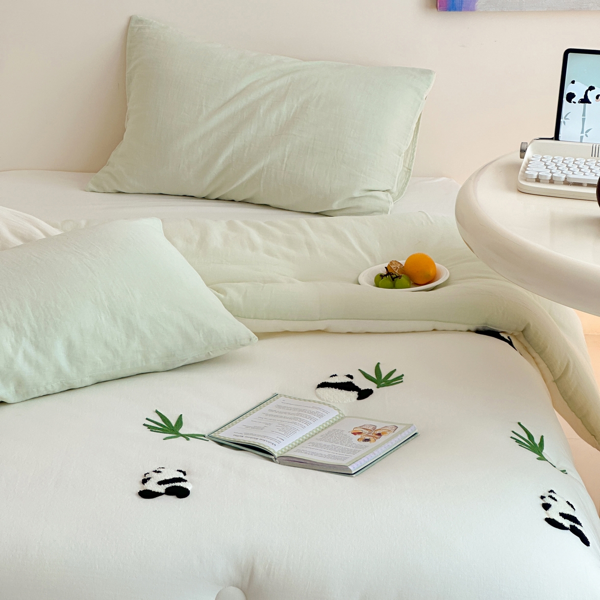 91家纺网 家纺一手货源 找家纺 一加一 2025新款全棉双层皱皱纱毛巾绣抗菌大豆被芯 熊猫派对