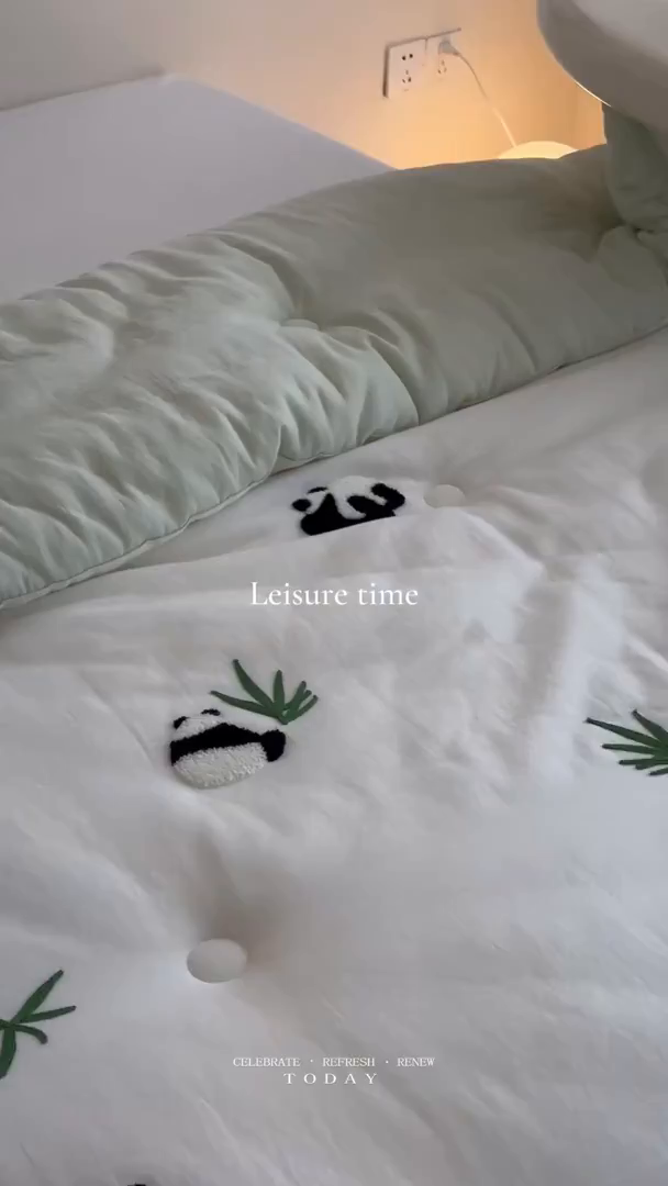 91家纺网 家纺一手货源 找家纺 一加一 2025新款全棉双层皱皱纱毛巾绣抗菌大豆被芯 熊猫派对