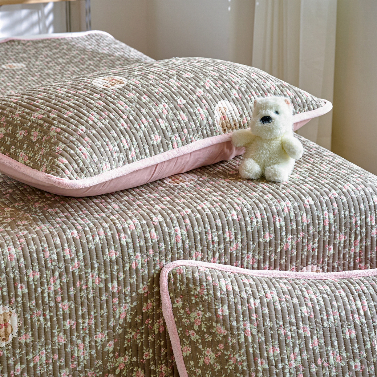 91家纺网 家纺一手货源 找家纺 X猫先生 2025新品棉加绒床盖一面全棉一面牛奶绒床盖炕盖加厚床单床垫四季款 繁华小熊（A棉B绒）