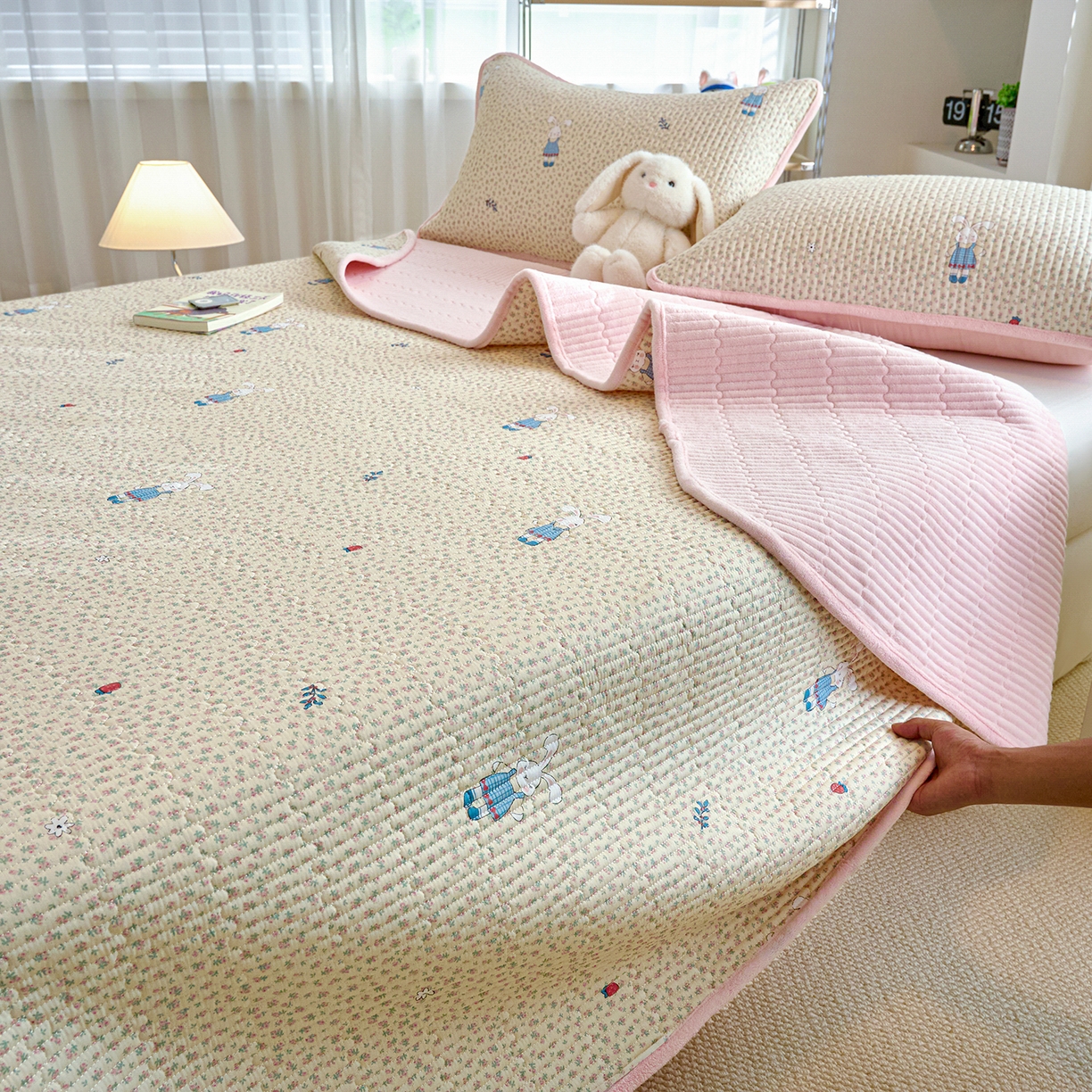 91家纺网 家纺一手货源 找家纺 X猫先生 2025新品棉加绒床盖一面全棉一面牛奶绒床盖炕盖加厚床单床垫四季款 奶呼小兔（A棉B绒）