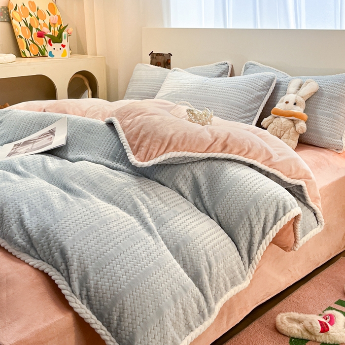 91家纺网 家纺一手货源 找家纺 蓝极人 2025新款成品提花包边牛奶绒四件套  提花-蓝粉