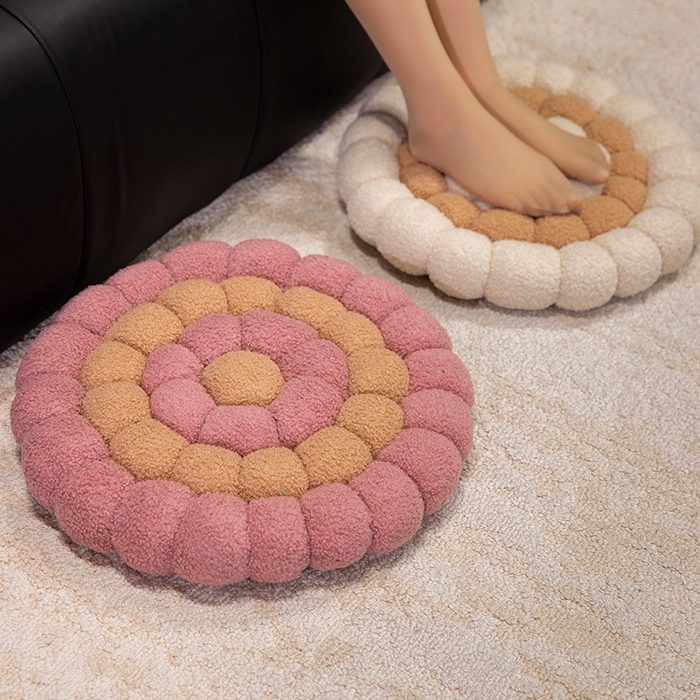 91家纺网 家纺一手货源 找家纺 （总）李帅家居 新款简约甜圈编织饼干坐垫抱枕靠垫拍照道具泰迪绒椅子垫