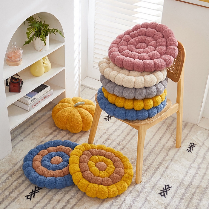 91家纺网 家纺一手货源 找家纺 （总）李帅家居 新款简约甜圈编织饼干坐垫抱枕靠垫拍照道具泰迪绒椅子垫
