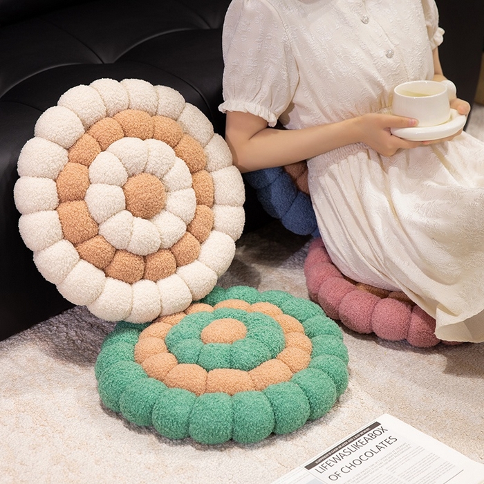 91家纺网 家纺一手货源 找家纺 （总）李帅家居 新款简约甜圈编织饼干坐垫抱枕靠垫拍照道具泰迪绒椅子垫