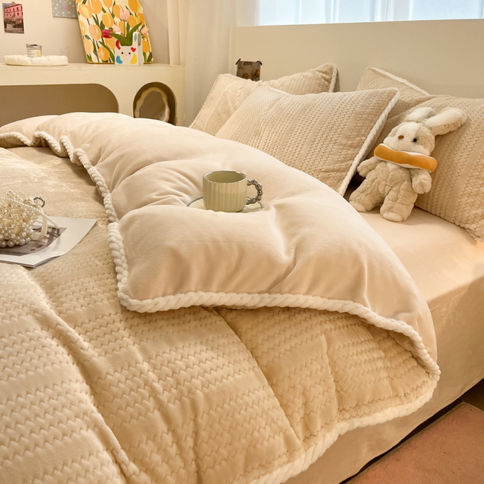 91家纺网 家纺一手货源 找家纺 蓝极人 2025新款成品提花包边牛奶绒四件套 提花-米杏