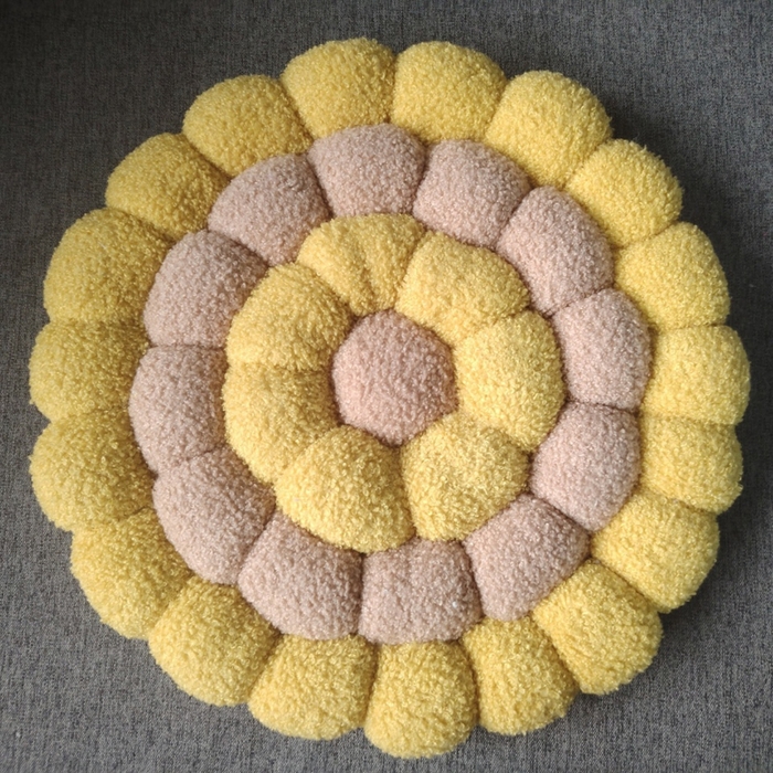 91家纺网 家纺一手货源 找家纺 （总）李帅家居 新款简约甜圈编织饼干坐垫抱枕靠垫拍照道具泰迪绒椅子垫