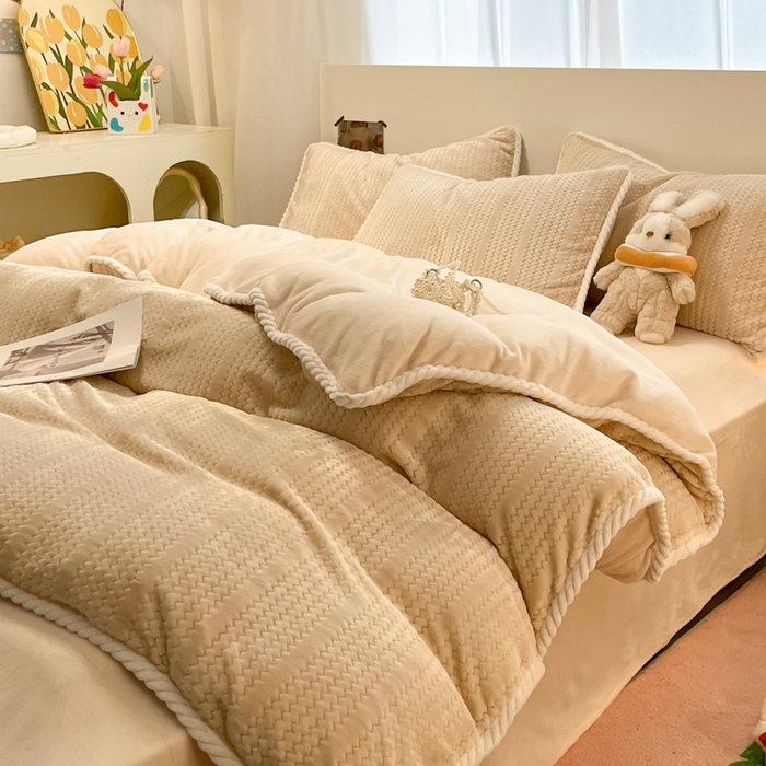 91家纺网 家纺一手货源 找家纺 酱子 2025新款成品提花包边牛奶绒四件套 提花-米杏