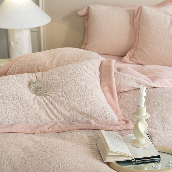 91家纺网 家纺一手货源 找家纺 （总）云栖家居 2025秋冬新款消光立体雕花A类牛奶绒-暖意融融系列