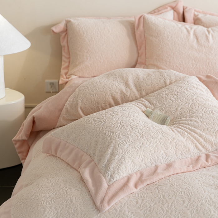 91家纺网 家纺一手货源 找家纺 （总）云栖家居 2025秋冬新款消光立体雕花A类牛奶绒-暖意融融系列